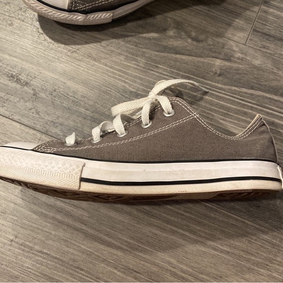 Converse - Picture 2 of 2